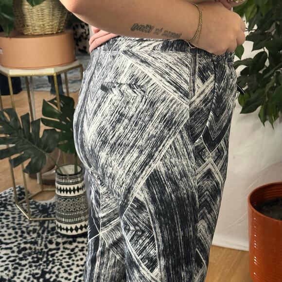 Lululemon Namaskar Pant II Heat Wave White Black Size 6 - Picture 3 of 6